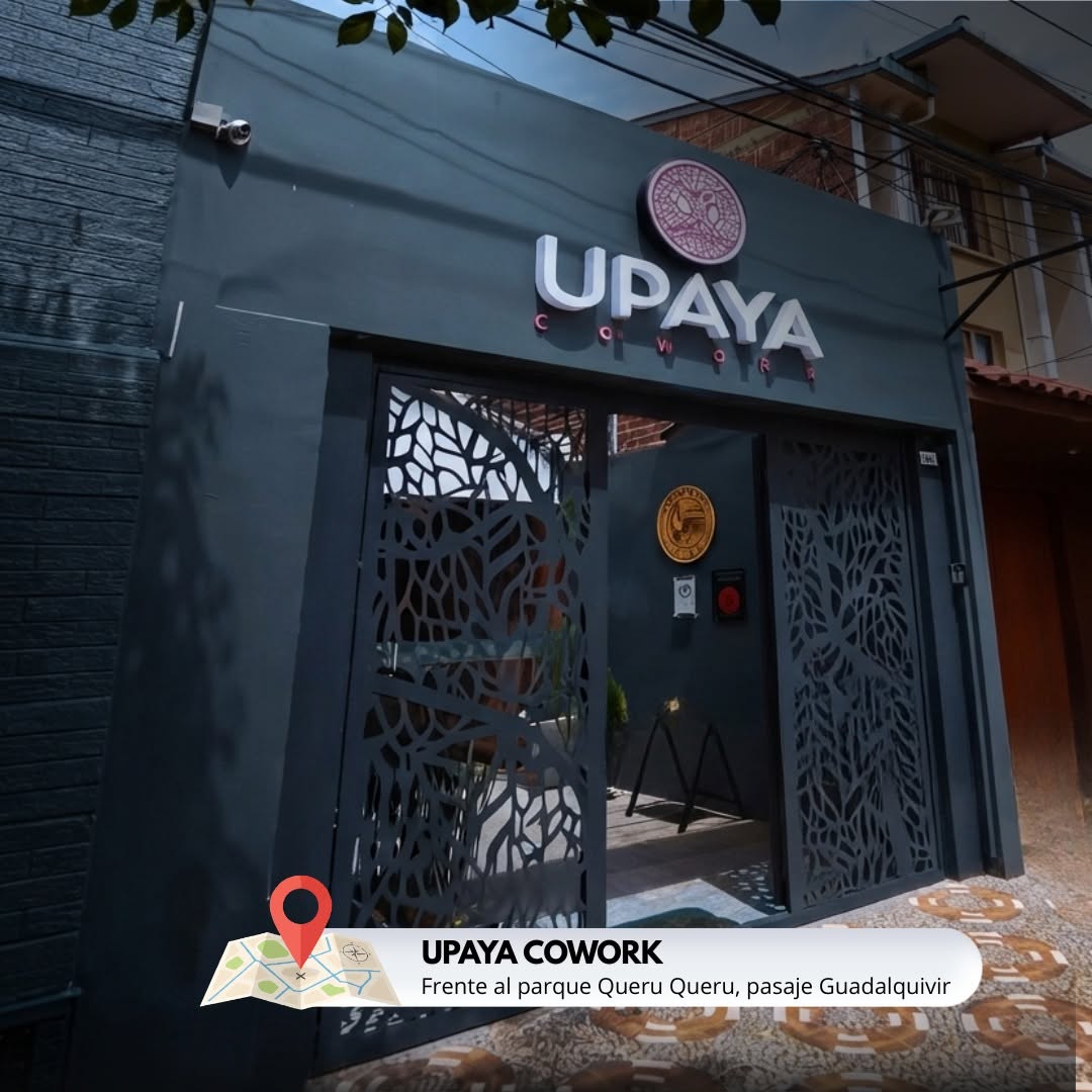 Fachada de UPAYA COWORK frente al parque Queru Queru